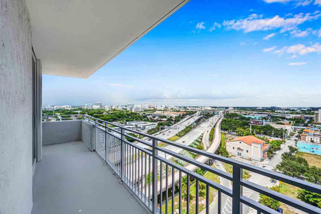 Amazing 3 Bed Unit In Dwntwn Miami With Free Parking Apartman Kültér fotó